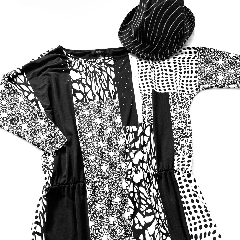 Black & White dress/top.Very good condition. Small
